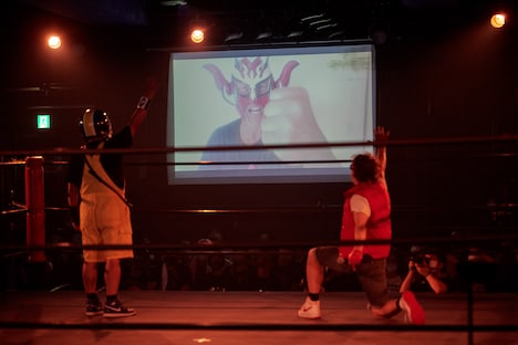 獣神サンダー・ライガーとザ・リーサルウェポンズ。