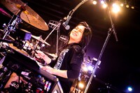 もりもりもと（Dr, Cho）（撮影：オイケカオリ、日吉“JP”純平、ハヤシマコ）