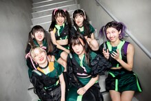 変顔するMIGMA SHELTER。（Photo by Masayo）