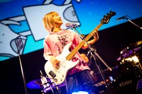 しばたありぼぼ（B, Vo）（撮影：オイケカオリ、日吉“JP”純平、ハヤシマコ）