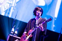 こやまたくや（G, Vo）（撮影：オイケカオリ、日吉“JP”純平、ハヤシマコ）