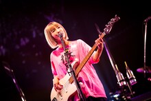 しばたありぼぼ（B, Vo）（撮影：オイケカオリ、日吉“JP”純平、ハヤシマコ）