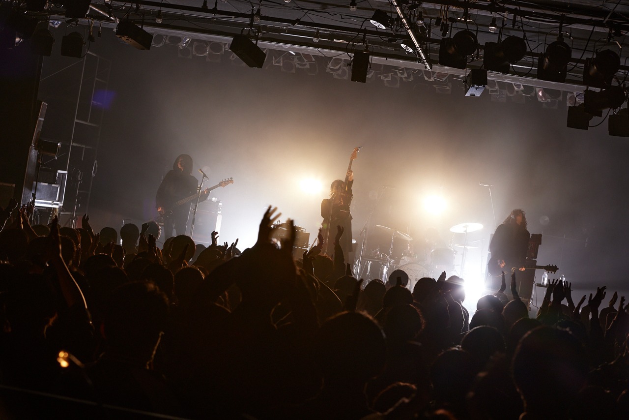 THE NOVEMBERS「Misstopia 11th Anniversary "Ceremony"」の様子。（撮影：鳥居洋介）