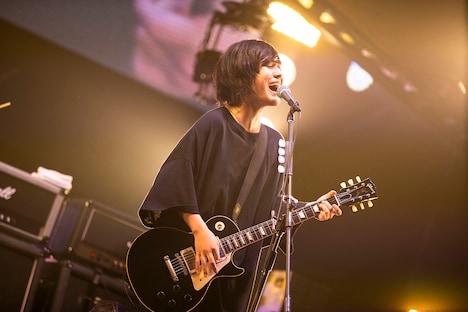 こやまたくや（G, Vo）（撮影：オイケカオリ、日吉“JP”純平、ハヤシマコ）