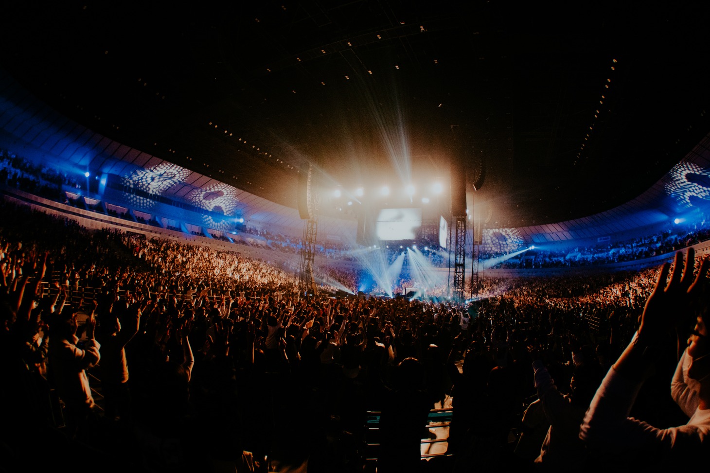 「Creepy Nuts ONE MAN TOUR『Case』」横浜アリーナ公演の様子。（Photo by @umihayato, Retouched by @hiroyabrian）