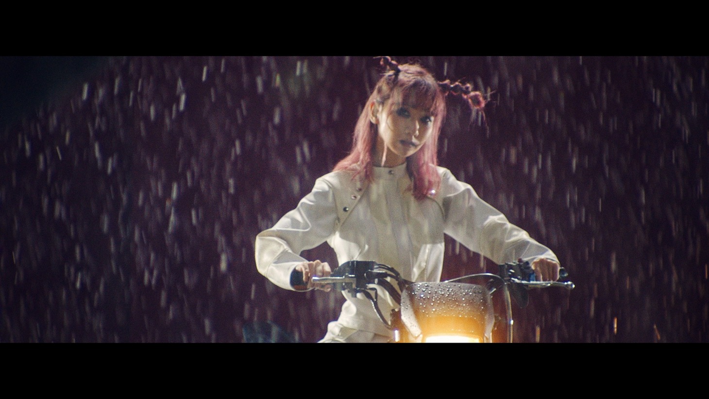 ASP「柏木由紀なりのASP -AGAiNST THE WORLD-」ミュージックビデオより。