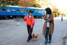 左から橋本絵莉子、大宮エリー。（撮影：上山陽介）