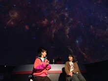 左から橋本絵莉子、大宮エリー。（撮影：上山陽介）