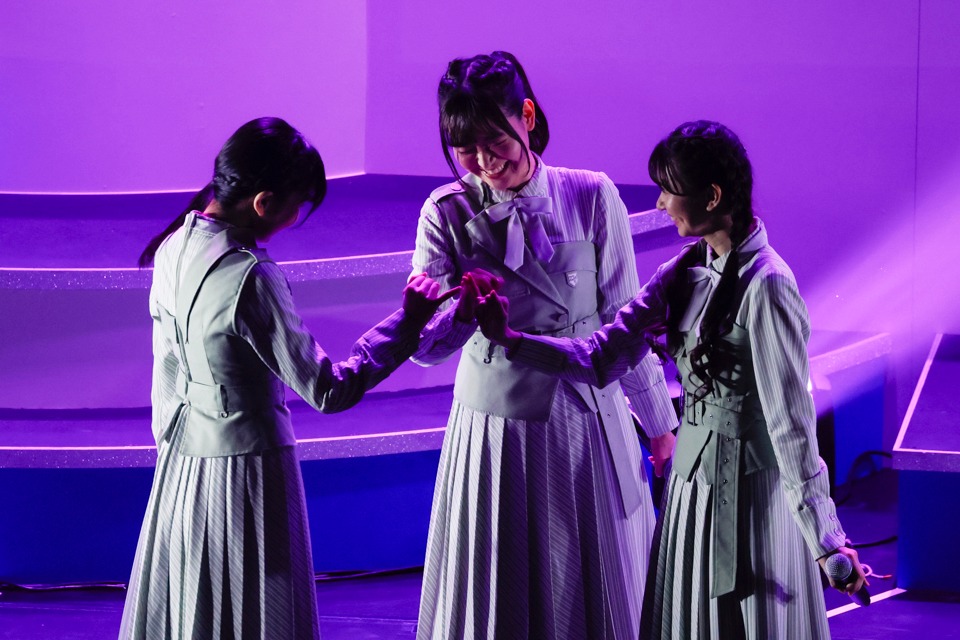 西條和、天城サリー、涼花萌によるユニット・気の抜けたサイダー。（提供：ソニー・ミュージックレーベルズ）