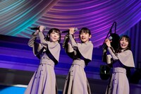 倉岡水巴、海乃るり、武田愛奈によるユニット・晴れた日のベンチ。（提供：ソニー・ミュージックレーベルズ）