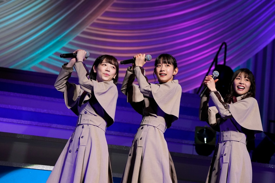 倉岡水巴、海乃るり、武田愛奈によるユニット・晴れた日のベンチ。（提供：ソニー・ミュージックレーベルズ）
