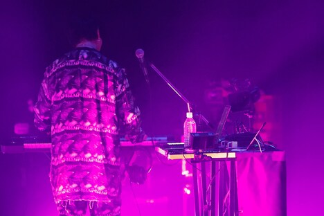 「DUSTCELL 3rd ONE-MAN LIVE『自白』」の様子。（撮影：竹中圭樹）