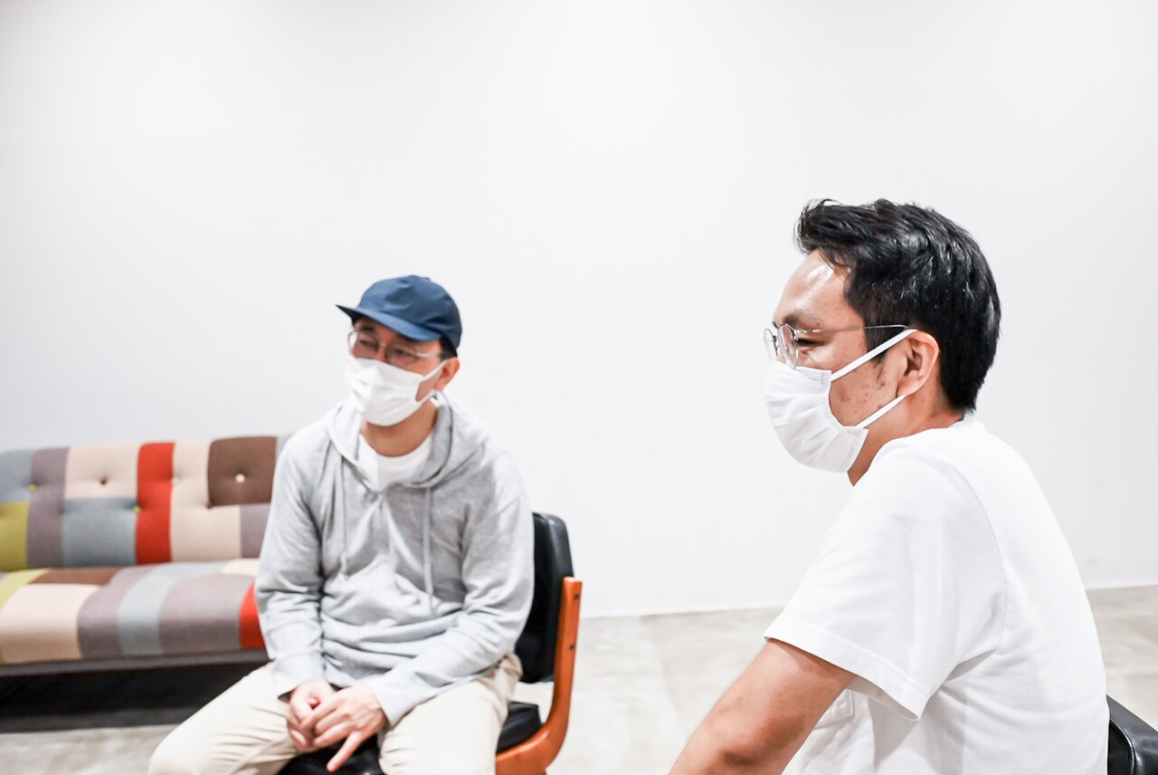 左から佐々木敦、南波一海。