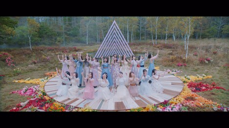 乃木坂46「最後のTight Hug」ミュージックビデオより。