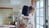 「P-sha」テレビCM「離したくない、この香り篇」より。