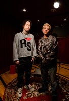 左からYZERR（BAD HOP）、Hideyoshi。