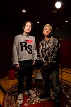 左からYZERR（BAD HOP）、Hideyoshi。