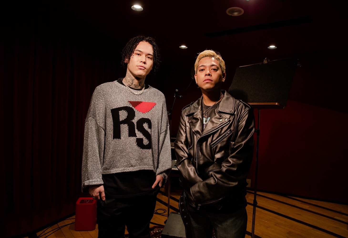 左からYZERR（BAD HOP）、Hideyoshi。