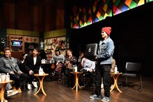 サイコロを振る与那嶺瑠唯。（Photo by AZUSA TAKADA）