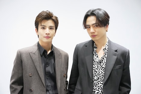 左から岩田剛典、登坂広臣。