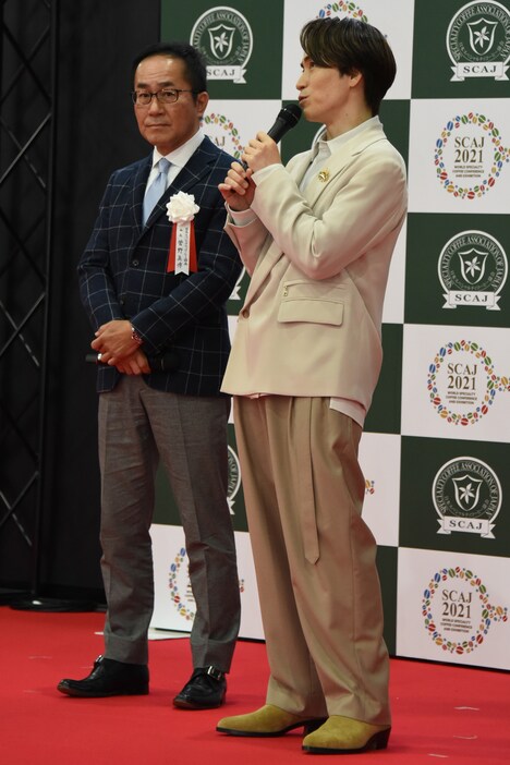 左から菅野眞博氏、EXILE TETSUYA。