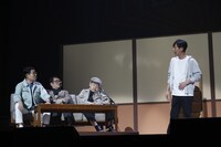 コント「金メダル」を披露するザ・ドリフターズと飯塚悟志（東京03）。(c)ニコニコ