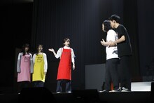 コントを披露するももいろクローバーZとかが屋。(c)ニコニコ