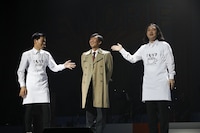 かが屋と飯塚悟志（東京03）。(c)ニコニコ