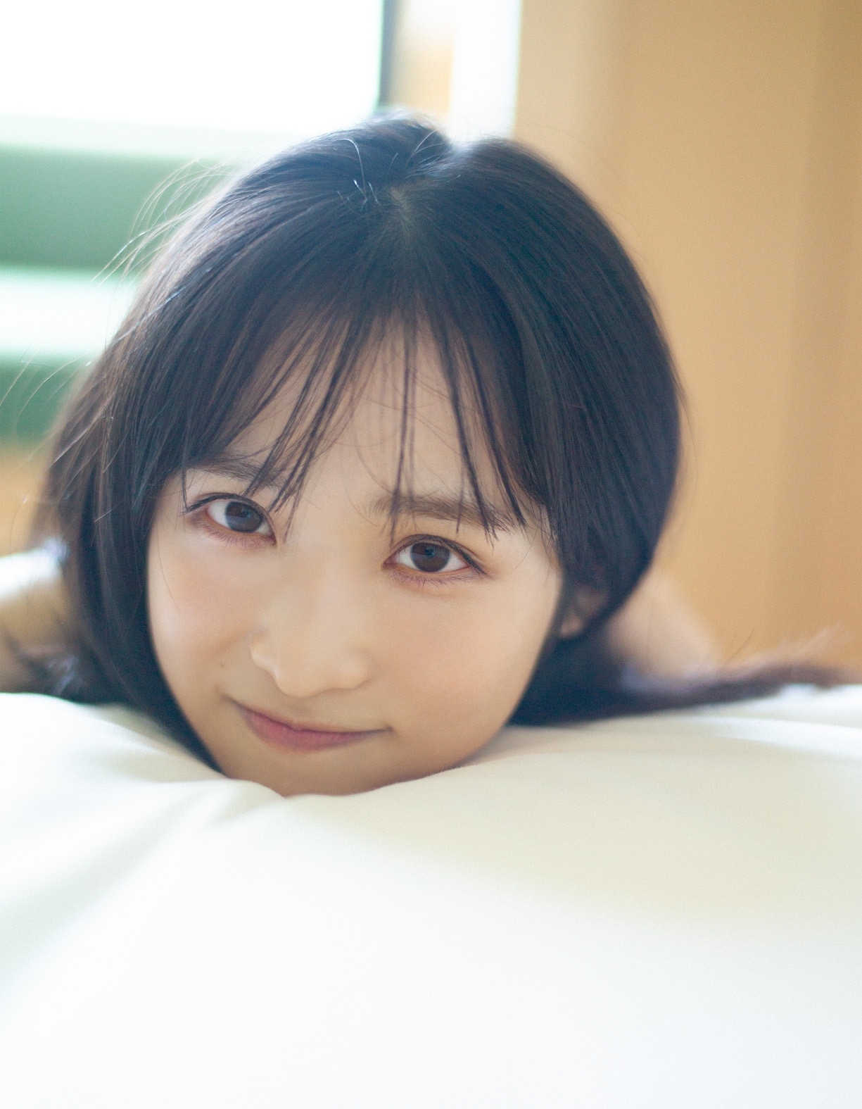 「AKB48小栗有以1st写真集 君と出逢った日から」通常版表紙（撮影：細居幸次郎）