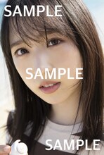 「AKB48小栗有以1st写真集 君と出逢った日から」TSUTAYA特典ポストカードサンプル画像（撮影：細居幸次郎）