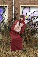 ANIERA MODEとZONeのコラボアイテムを着用したブラジル。