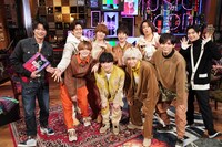左から田中圭、Hey! Say! JUMP、千葉雄大。(c)日本テレビ