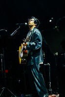 吉田結威（G, Vo）（撮影：白石達也）