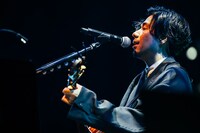 吉田結威（G, Vo）（撮影：白石達也）