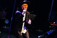 山田義孝（Vo）（撮影：白石達也）