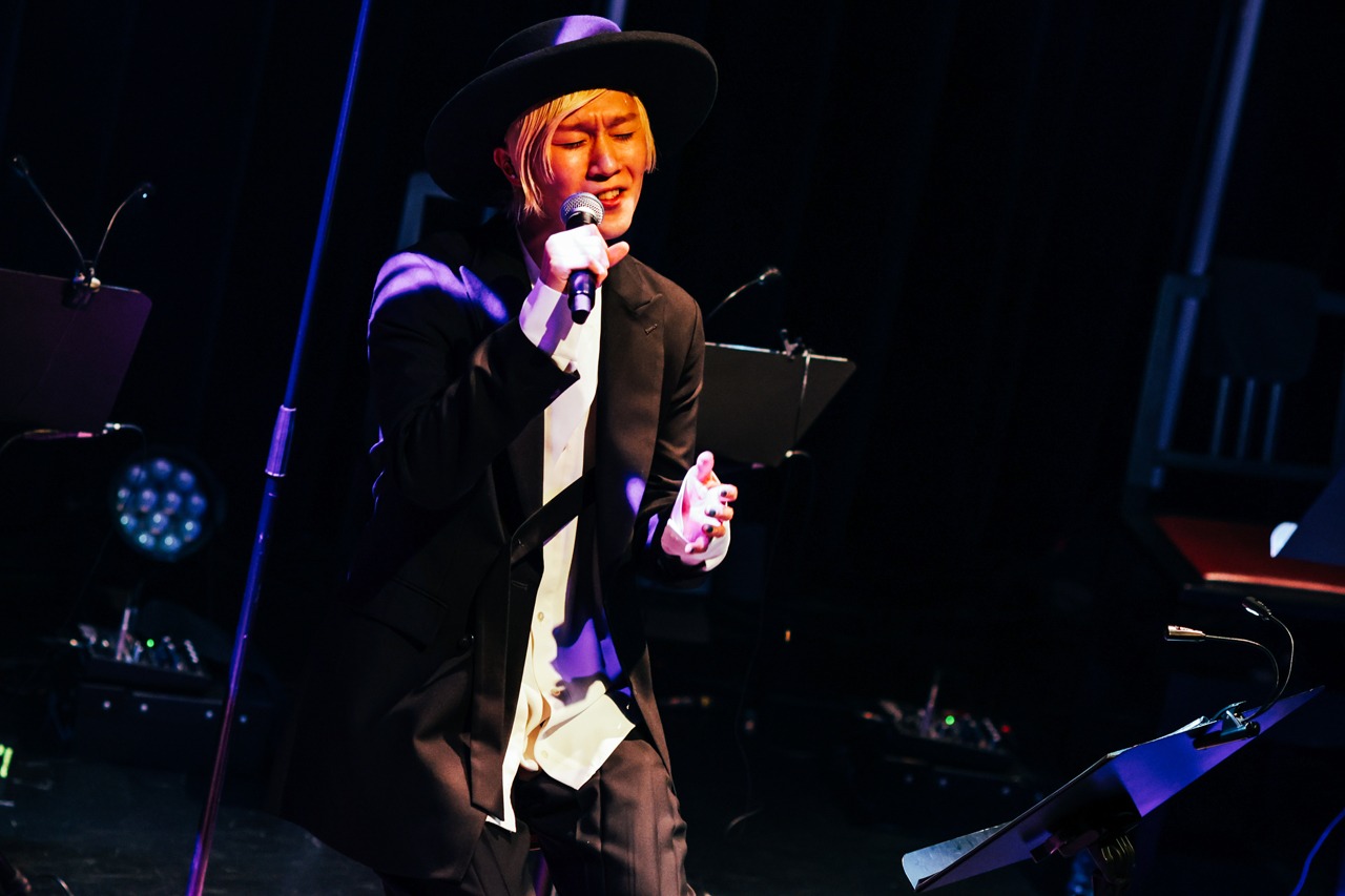 山田義孝（Vo）（撮影：白石達也）