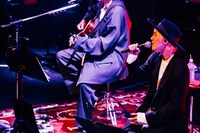 山田義孝（Vo）（撮影：白石達也）