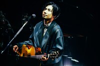 吉田結威（G, Vo）（撮影：白石達也）