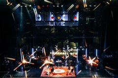 吉田山田とカルテット、夜景をバックに芳醇な演奏届ける「僕らの居場所を作ってくれてありがとう」