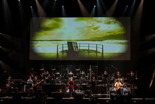 「B’z presents LIVE FRIENDS」東京・東京ガーデンシアター公演の様子。