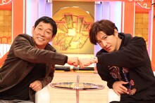 「さんタク」に出演する、明石家さんまと木村拓哉。(c)フジテレビ
