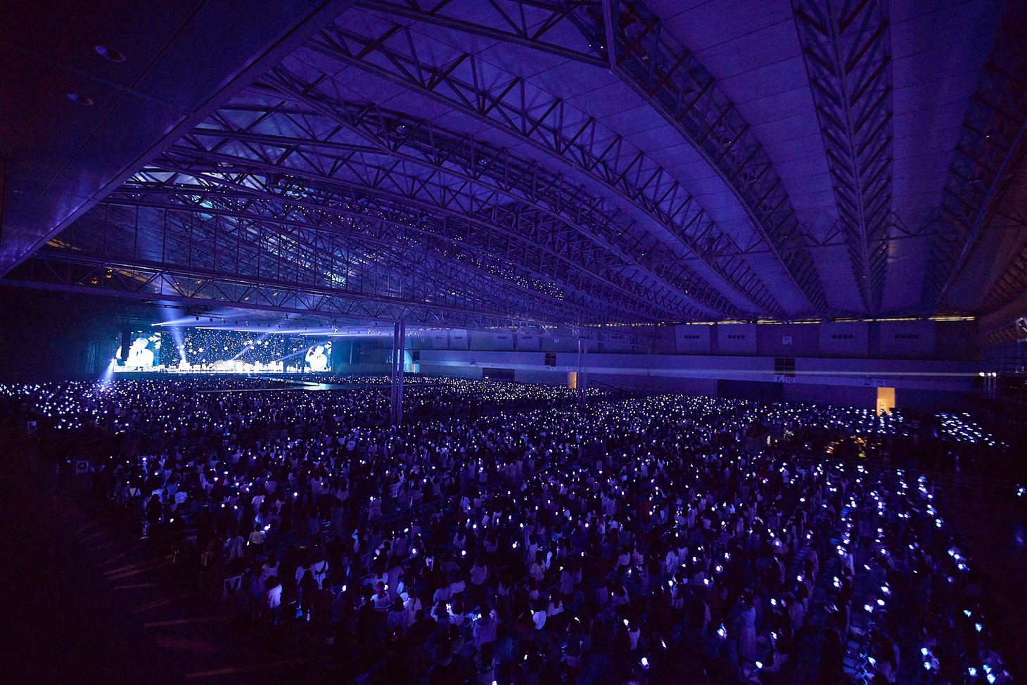 JO1「2021 JO1 LIVE "OPEN THE DOOR”」の様子。(c)LAPONE ENTERTAINMENT