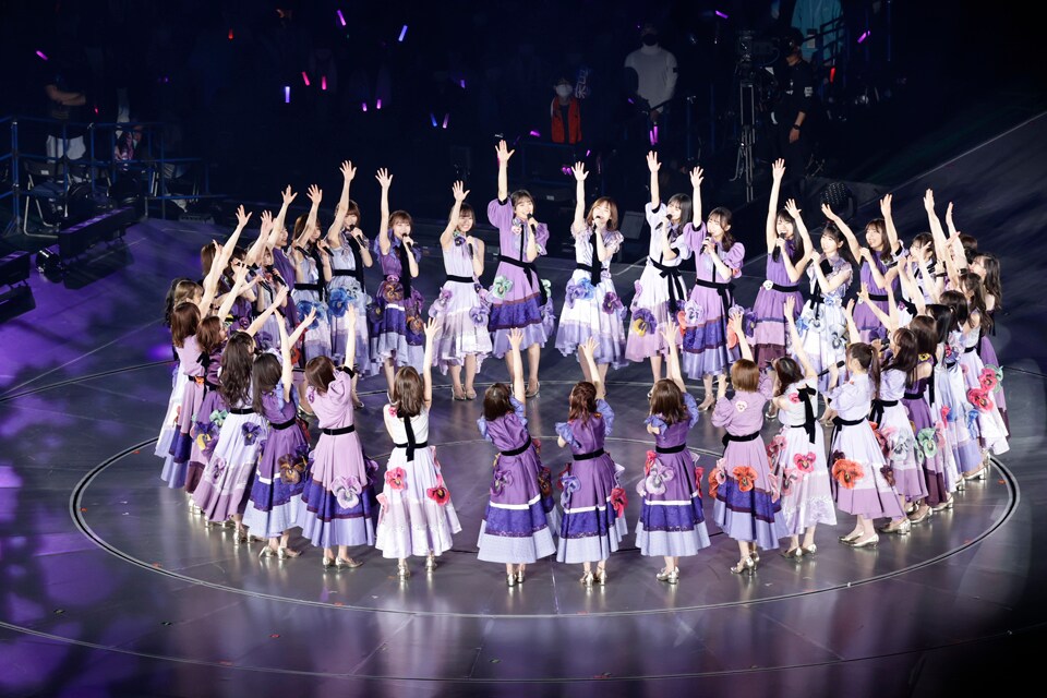 ステージ上で円陣を組む乃木坂46。 - 卒業アメイジング！乃木坂