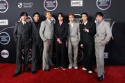 「2021 American Music Award」レッドカーペットでのBTS。 (c)BIGHIT MUSIC