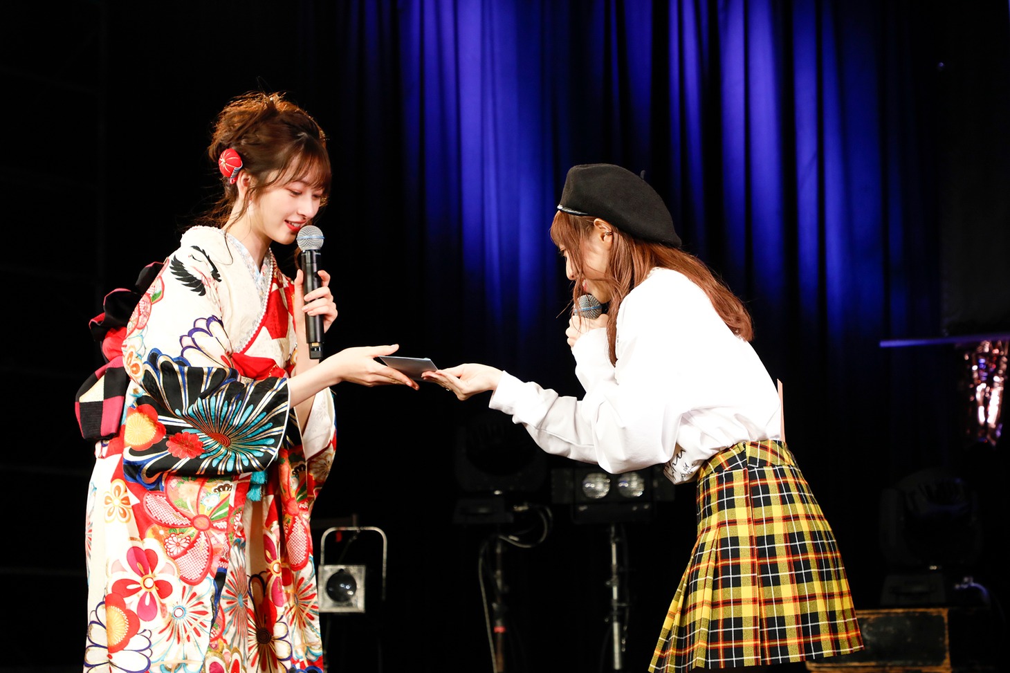 左から高井千帆、内藤るな。（撮影：笹森健一）