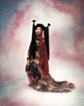 「装苑」1月号より、詩羽（水曜日のカンパネラ）。