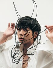 「装苑」1月号「MFBB」より、増田貴久（NEWS）。