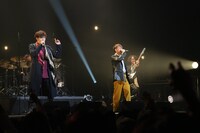 本日11月23日に東京・Bunkamuraオーチャードホールで行われた「CHEMISTRY 20th anniversary Tour 第三章『This is CHEMISTRY』」の様子。