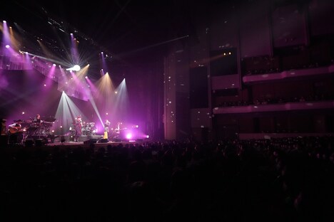 本日11月23日に東京・Bunkamuraオーチャードホールで行われた「CHEMISTRY 20th anniversary Tour 第三章『This is CHEMISTRY』」の様子。