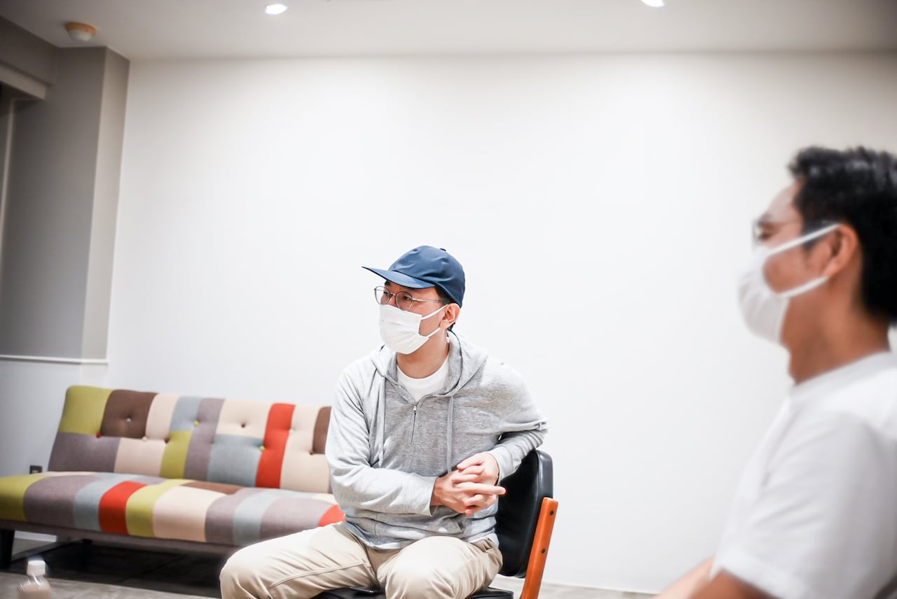 左から佐々木敦、南波一海。